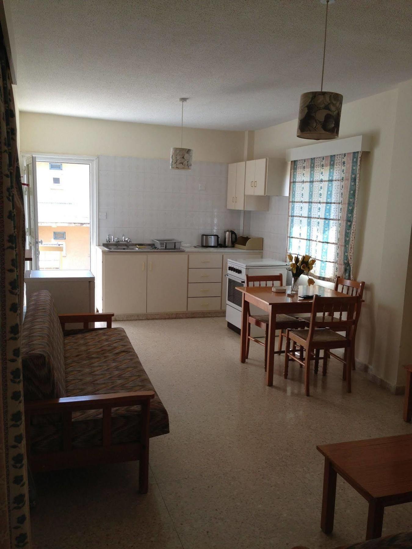 Constantaras Apartments Protaras Extérieur photo