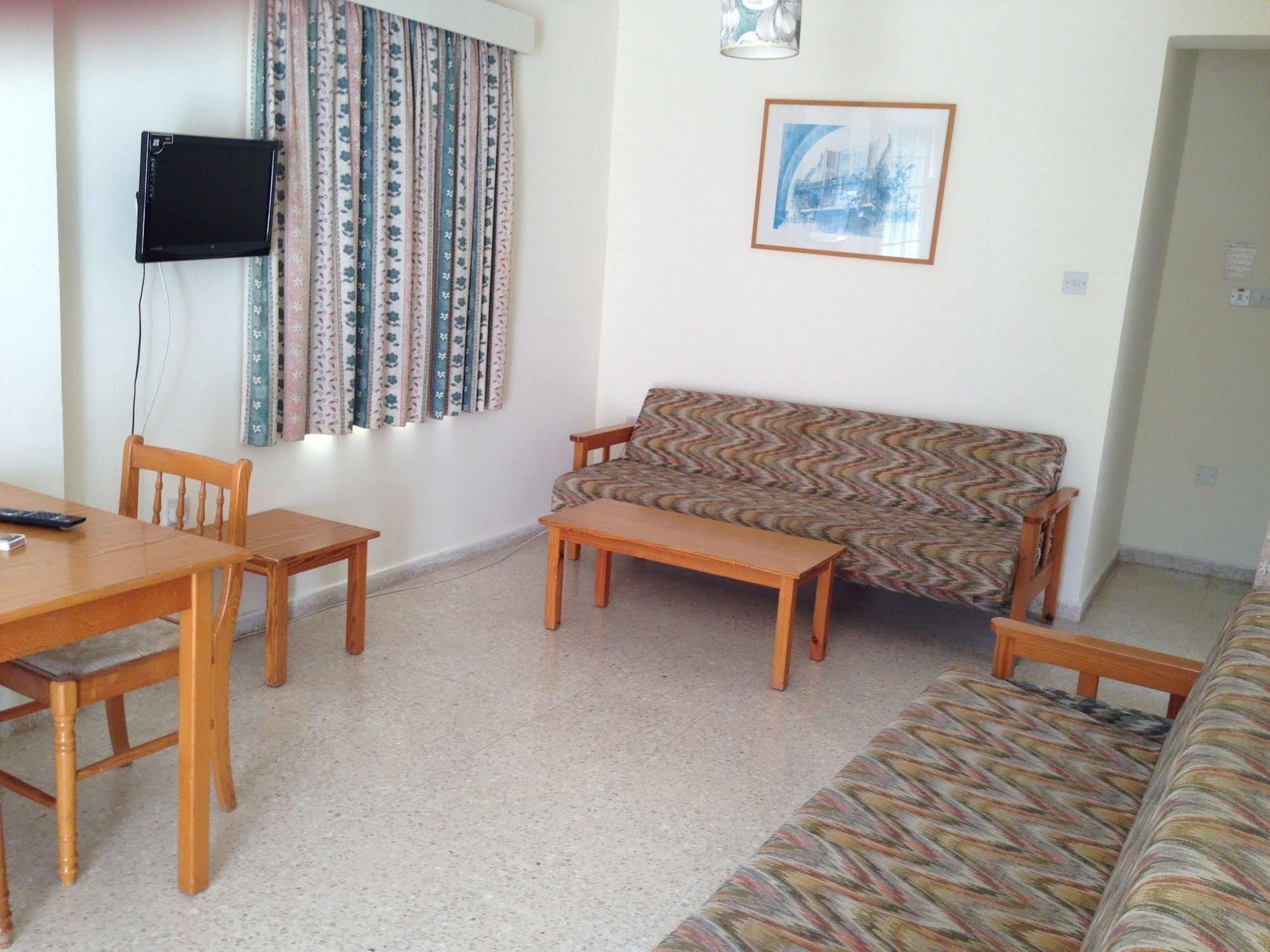 Constantaras Apartments Protaras Extérieur photo
